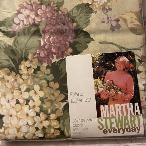 🏡🏡Martha Stewart Fabric Tablecloth 60 X 104 Oblong NWT Hydrangea - Picture 1 of 5